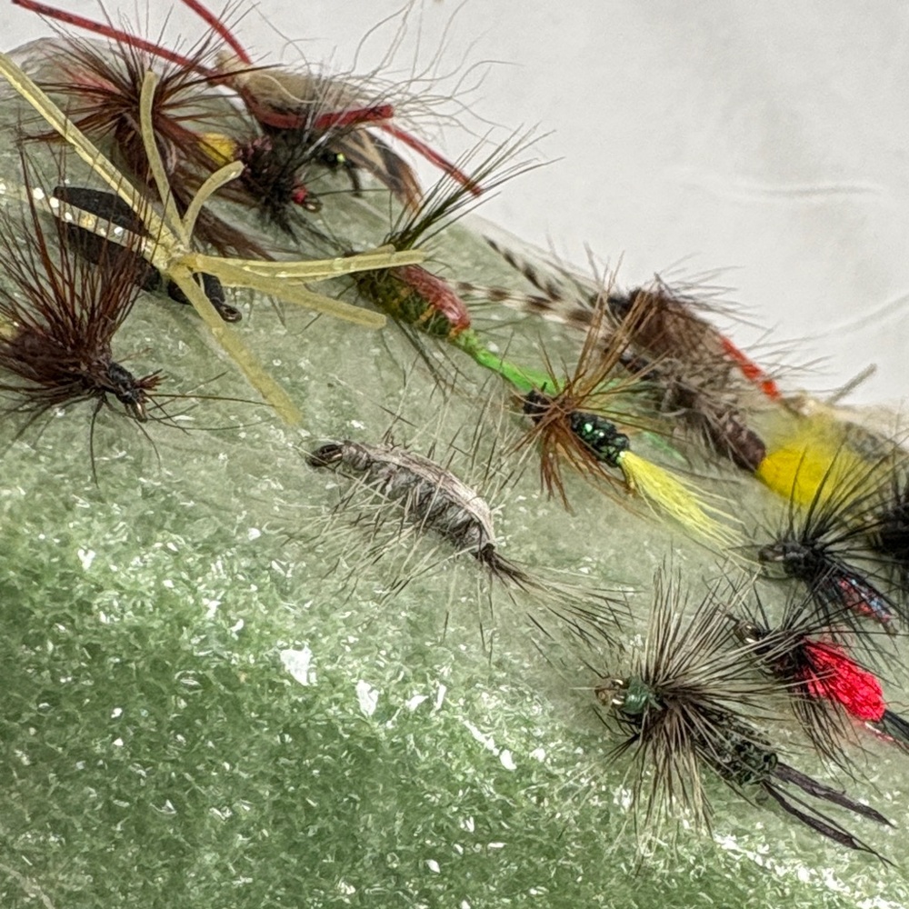 26 Homemade Assorted Fishing Flies Set - Picture 10 of 12